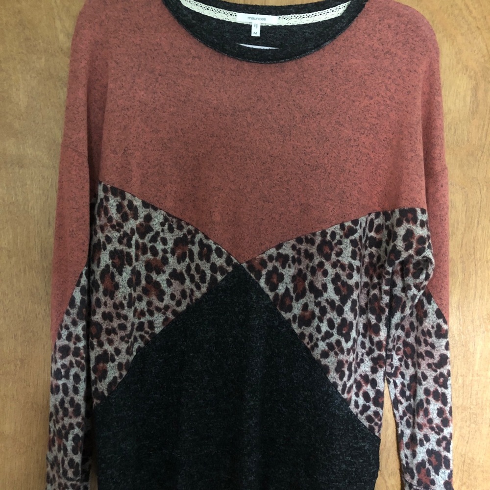 Long sleeve, medium weight, very soft top